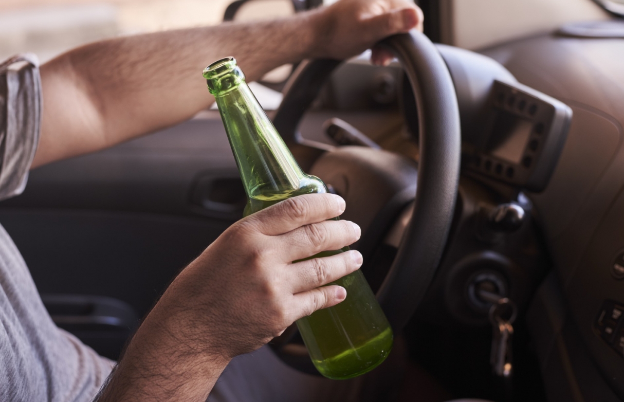 Pijany kierowca próbuje uciec po kolizji na lokalnej drodze
