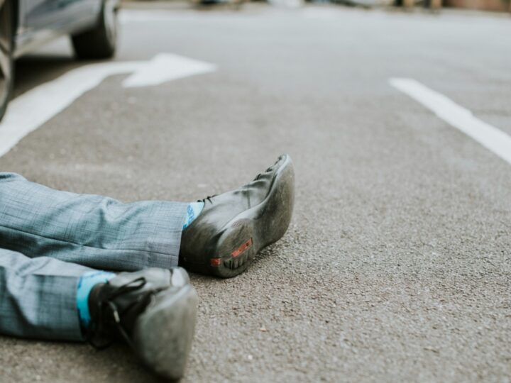 Wstrząsający wypadek na przejściu dla pieszych: 21-latek potrącony przez samochód nauki jazdy