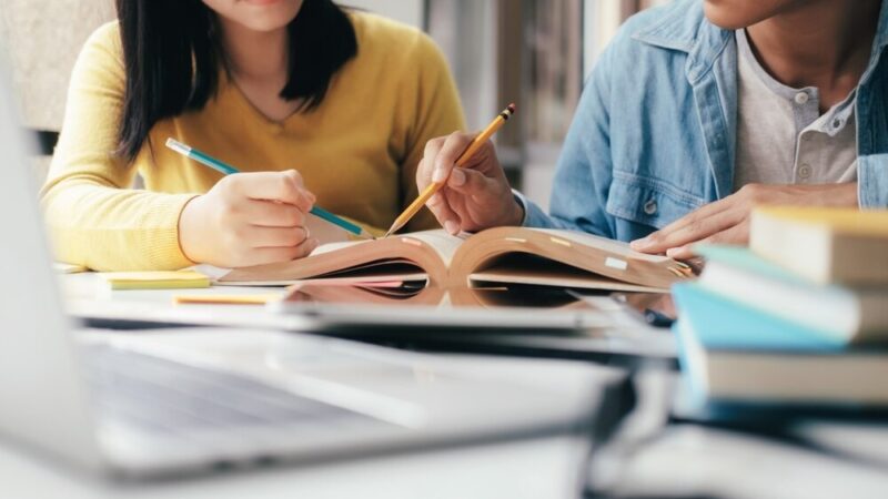 Rzekuń w żałobie: Pożegnanie ukochanej nauczycielki Elżbiety Kadelskiej