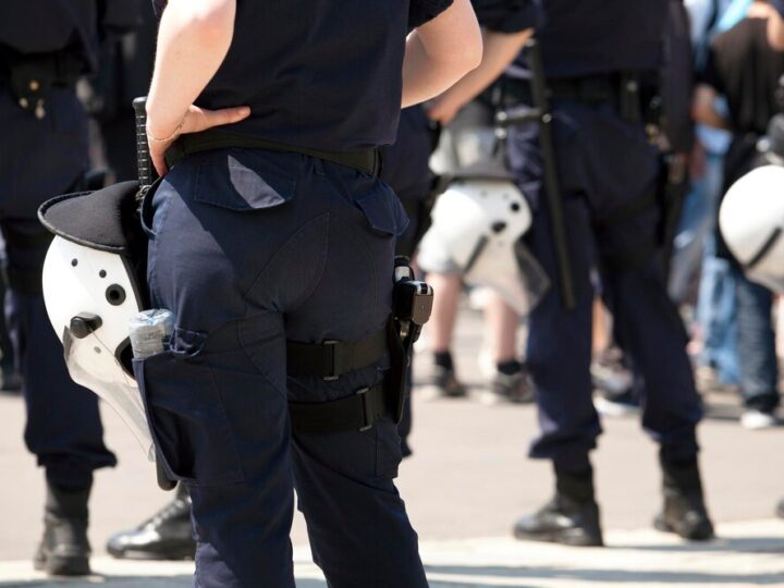 Mundurowe klasy w Ostrołęce: młodzież stawia pierwsze kroki w Policji i Straży Granicznej