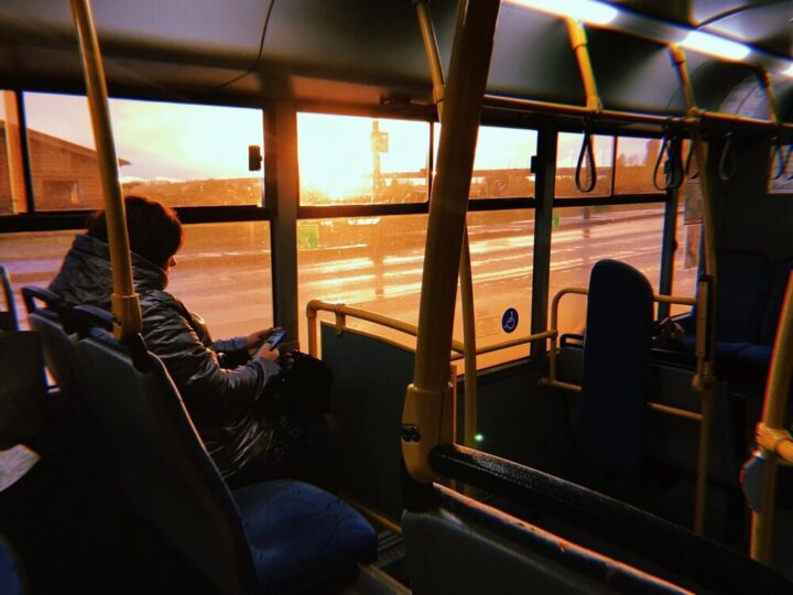 Nowy szkolny autobus w Gminie Troszyn – komfort i bezpieczeństwo dla uczniów!