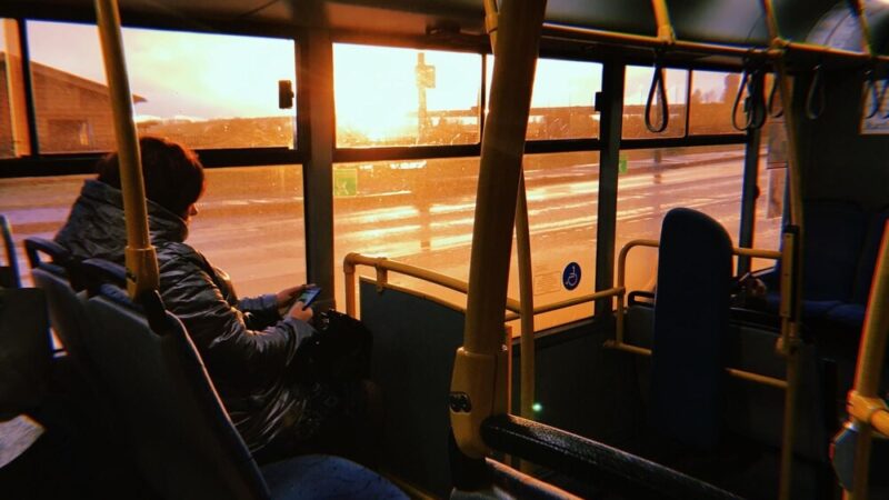 Nowy szkolny autobus w Gminie Troszyn – komfort i bezpieczeństwo dla uczniów!