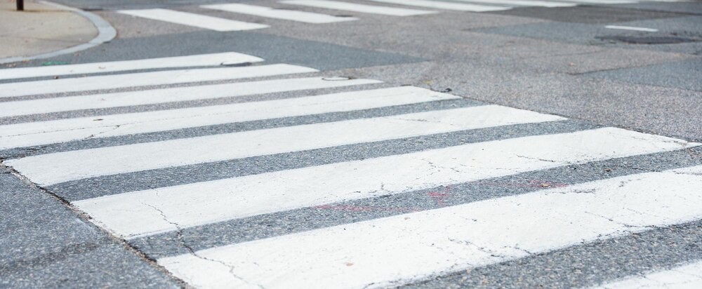 Mandat i punkty karne za wyprzedzanie na przejściu dla pieszych – co warto wiedzieć?