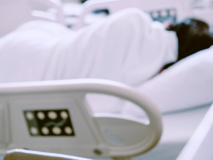 Policjanci uczą przedszkolaków bezpieczeństwa w Ostrołęce