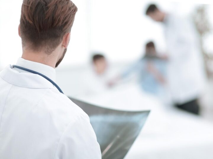 Jak skutecznie zamontować czujki dymu i tlenku węgla w swoim domu?