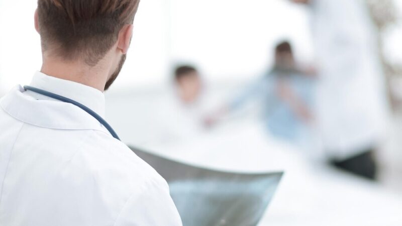 Jak skutecznie zamontować czujki dymu i tlenku węgla w swoim domu?