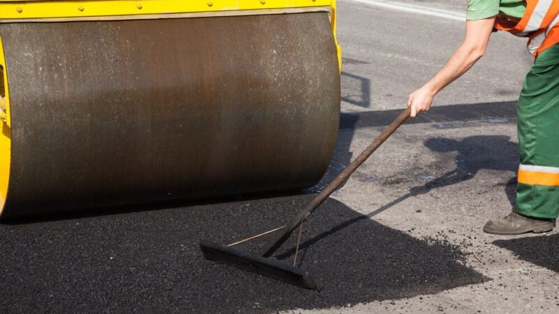 Nowa inwestycja drogowa w powiecie ostrołęckim: zakończenie rozbudowy i poprawa bezpieczeństwa użytkowników dróg