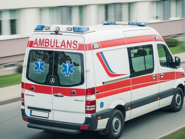 ODBLASKOWA CHOINKA PROMUJE BEZPIECZEŃSTWO W OSTROŁĘCE