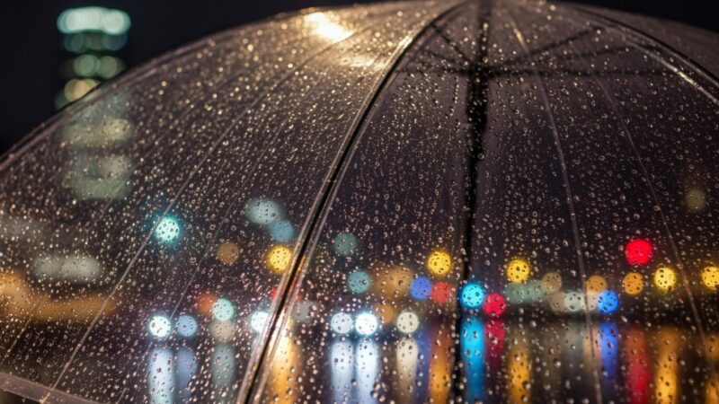 Ostrołęka: Trudne warunki na drogach – uwaga na gołoledź!