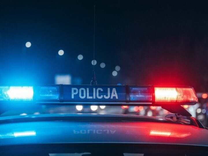 Policjant w czasie wolnym zatrzymał pijanego kierowcę, który próbował wręczyć mu łapówkę 10 tysięcy złotych