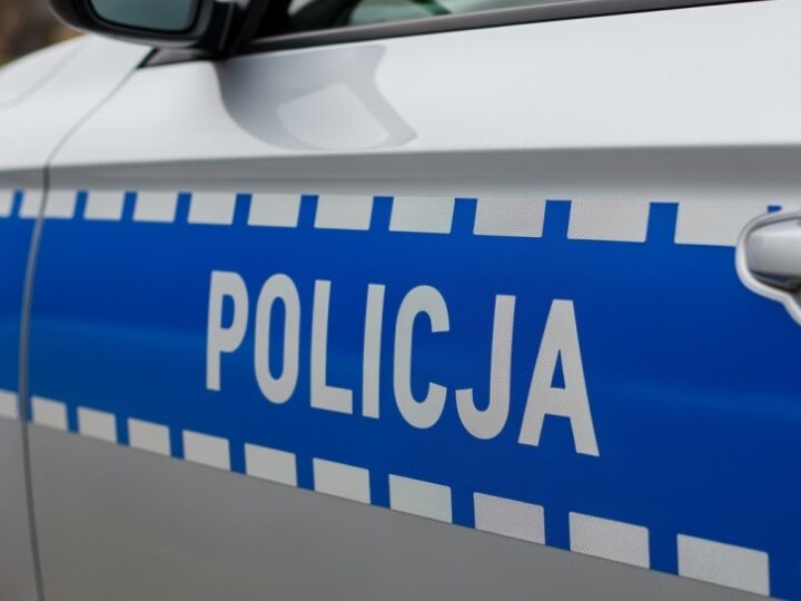 Młodzież z klas mundurowych odkrywa tajniki pracy policjantów w Ostrołęce