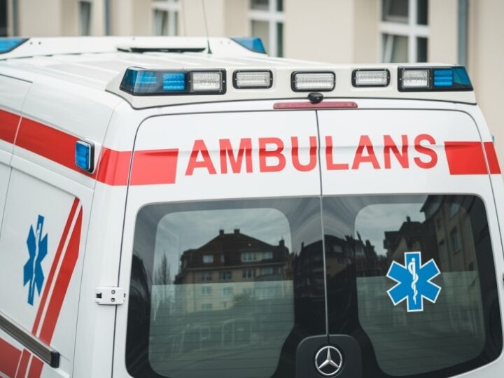 Policjant z Ostrołęki ratuje życie mężczyzny upadłego na ulicy