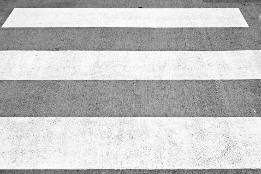 Zimowa pogoda a bezpieczeństwo pieszych: Dlaczego odblaski są niezbędne?