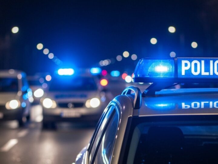 Policja odnajduje zagubionego chłopca i bezpiecznie odwozi do domu