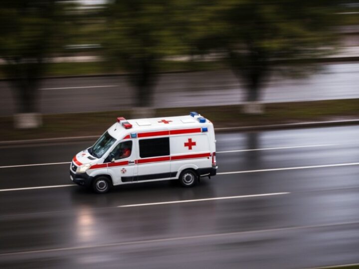 Uważaj na gołoledź: niebezpieczne warunki na drogach i chodnikach