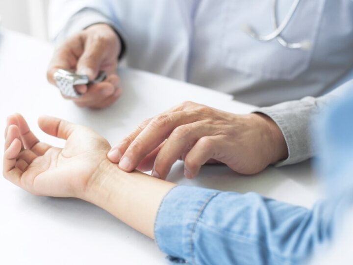 Teleopieka dla seniorów w Czerwinie: Bezpieczna przyszłość na wyciągnięcie ręki