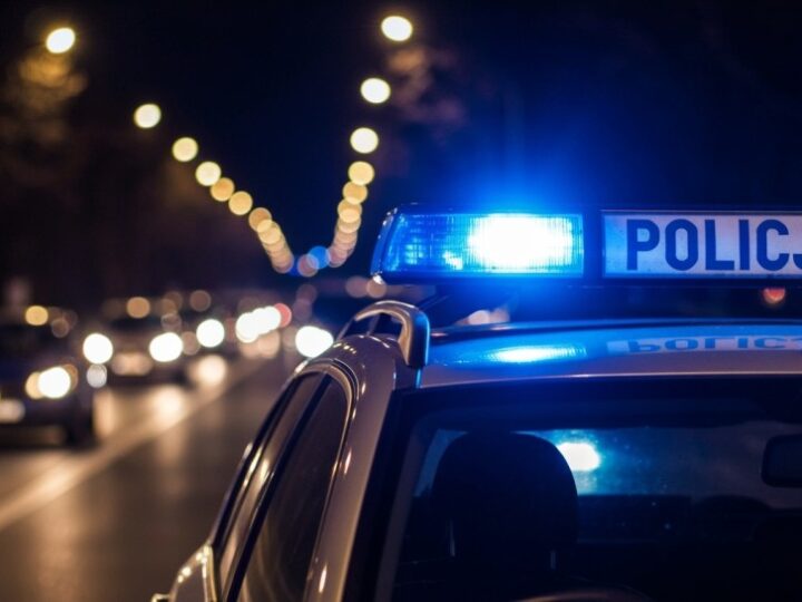 Młodzież poznaje tajniki służby w Policji podczas spotkań z ostrołęckimi funkcjonariuszami