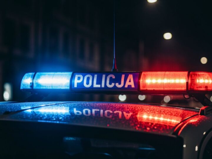 Policjanci z Ostrołęki błyskawicznie zatrzymali dwóch włamywaczy z kradzieżą laptopów na koncie