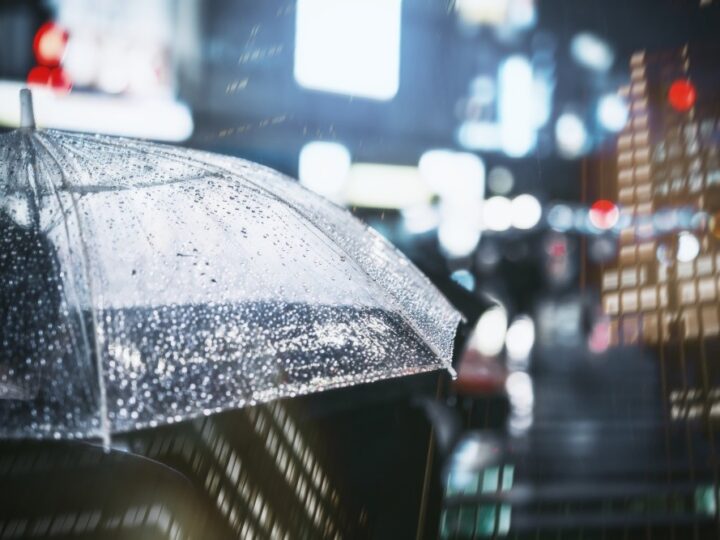 Marznące opady deszczu: Uważaj na śliskie drogi!