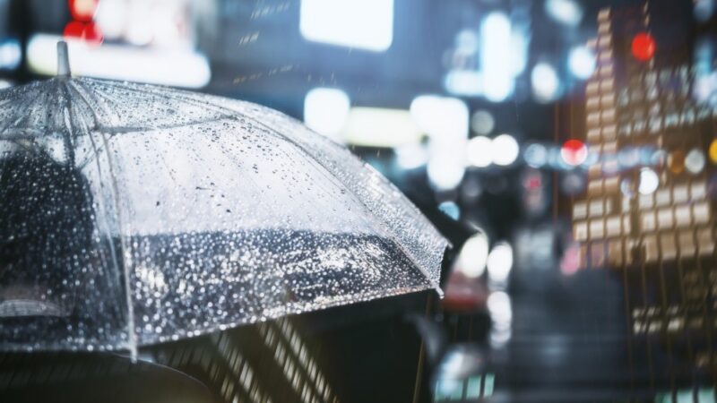 Marznące opady deszczu: Uważaj na śliskie drogi!