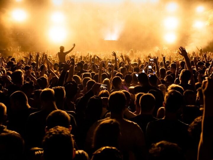 Folklor w Ostrołęce: niezapomniana podróż przez taniec i muzykę Polski