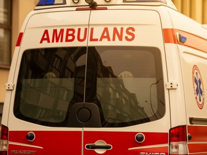 Ostrowieccy policjanci w akcji „Pomocna dłoń” ratują przed wychłodzeniem w Dniu Ludzi Bezdomnych