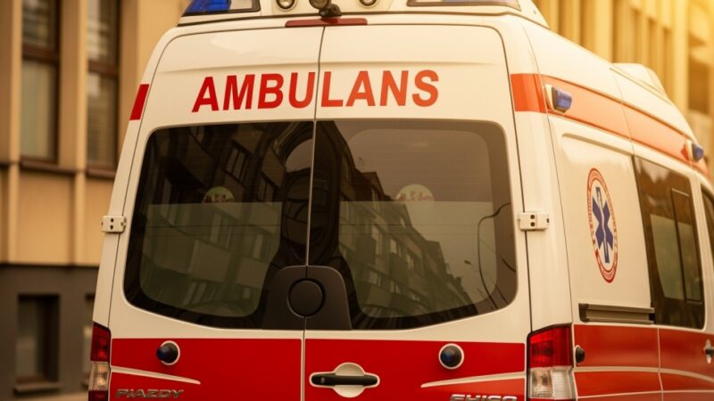 Ostrowieccy policjanci w akcji „Pomocna dłoń” ratują przed wychłodzeniem w Dniu Ludzi Bezdomnych