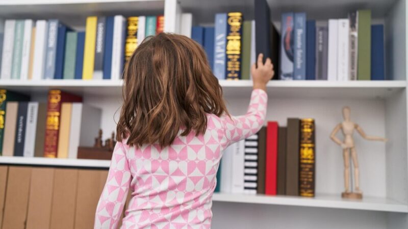 Dzieci odkrywają tajemnice sawanny i wartości przyjaźni na zajęciach AEF w Ostrołęce