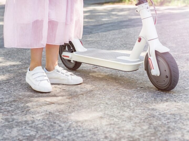 Bezpieczne prezenty na komunię: hulajnogi elektryczne i quady w praktyce