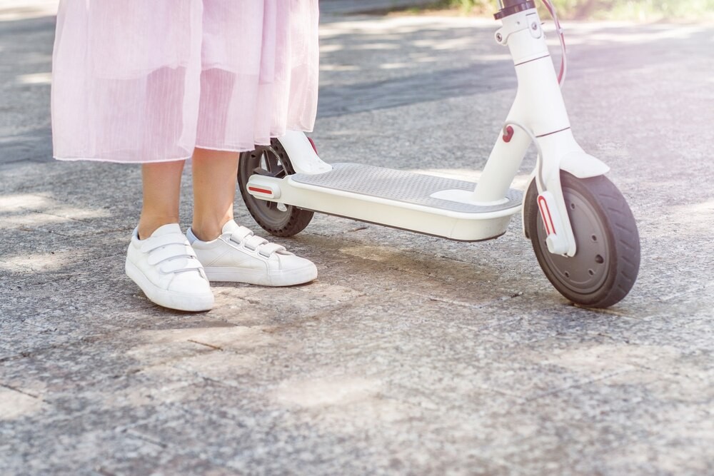 Bezpieczne prezenty na komunię: hulajnogi elektryczne i quady w praktyce