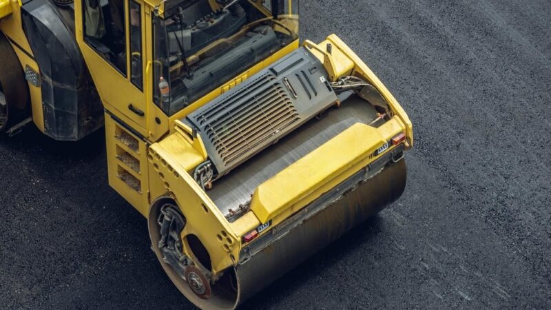 Ostrołęka inwestuje w drogi: nowa jakość na ul. Słonecznej i Stacha Konwy