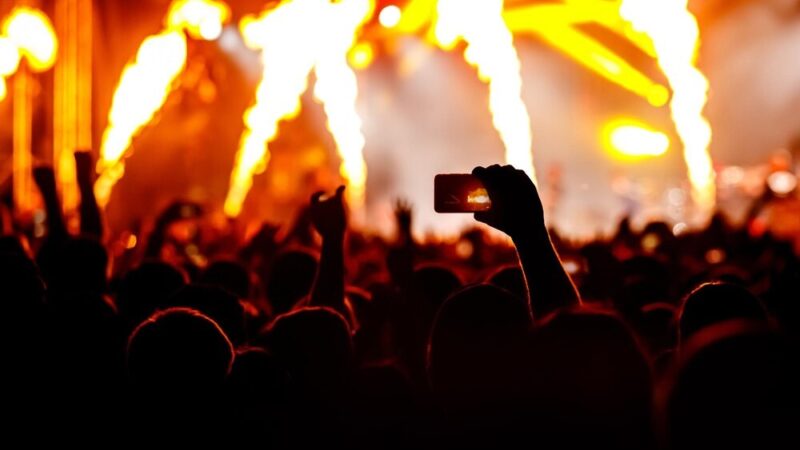 Magiczne chwile w Ostrołęce – koncert „Całuję Twoją dłoń” na żywo