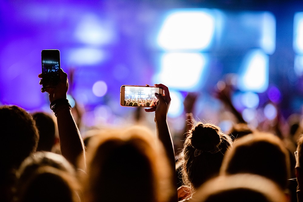 Jazzowa synestezja w Ostrołęce: MC Kwadrat łączy muzykę z grafiką