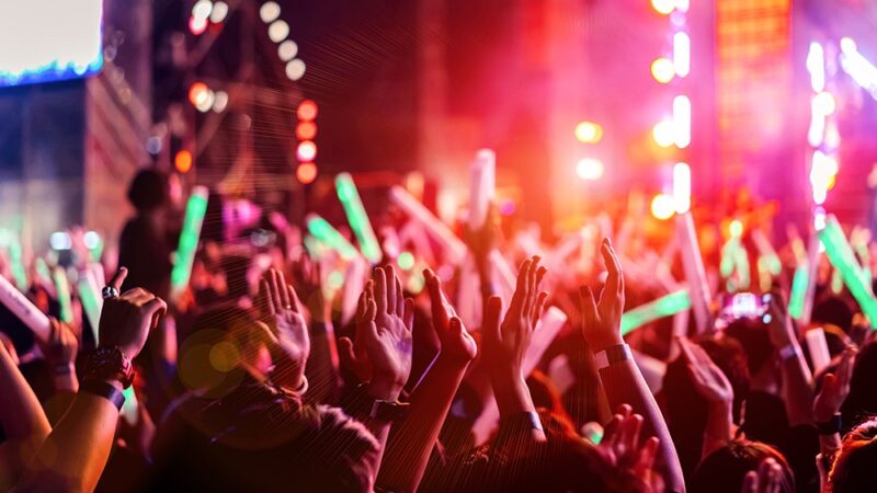 Seniorzy w tańcu – niezapomniany wieczór z muzyką i wspomnieniami!
