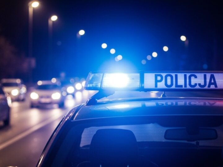 Policja apeluje o pomoc w sprawie uszkodzonej toyoty w Ostrołęce