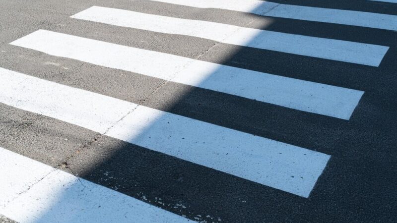 Deszczowe warunki: kierowcy zwolnijcie, piesi pamiętajcie o odblaskach!