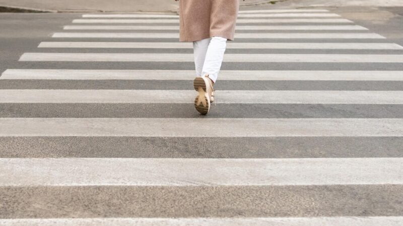 Bezpieczna droga do szkoły: Policja uczy najmłodszych zasad ruchu drogowego