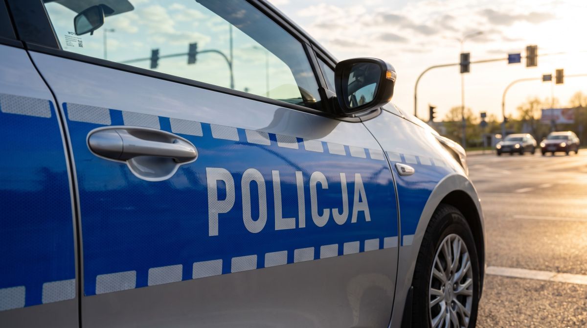 Seniorzy w ZUS: Policjanci ostrzegają przed oszustwami i promują bezpieczeństwo