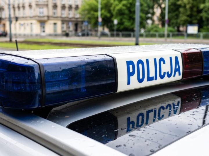 Dron policyjny ujawnia 24 wykroczenia na przejazdach kolejowych – zero tolerancji dla kierowców