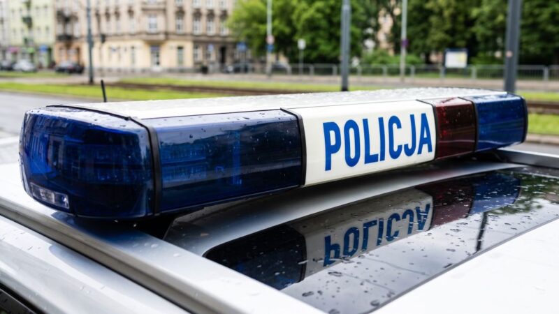 Dron policyjny ujawnia 24 wykroczenia na przejazdach kolejowych – zero tolerancji dla kierowców